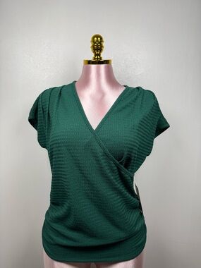 Luna Green Textured Wrap Top Size M Short Sleeve Stretch Blouse